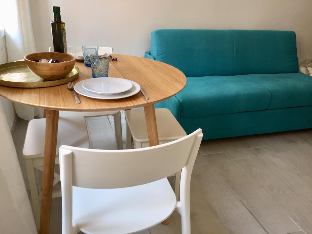 Superbe studio rue piétonne principale Sanary à côté du port Esterno foto