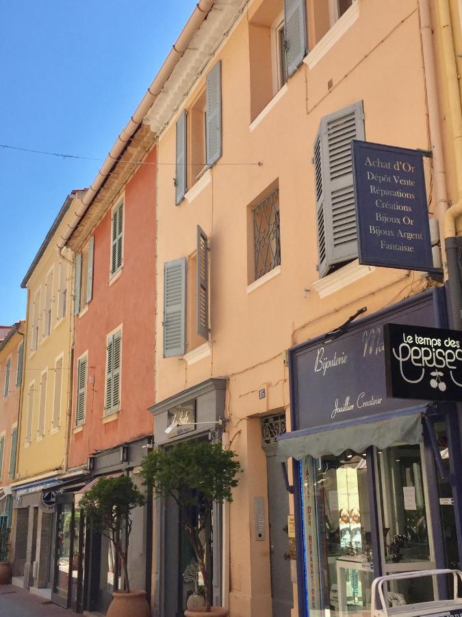 Superbe studio rue piétonne principale Sanary à côté du port Esterno foto