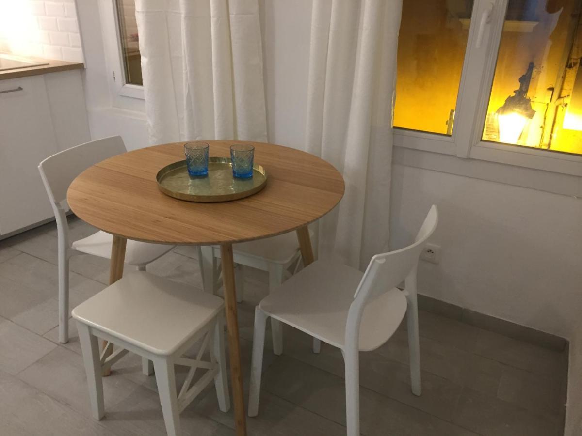 Superbe studio rue piétonne principale Sanary à côté du port Esterno foto